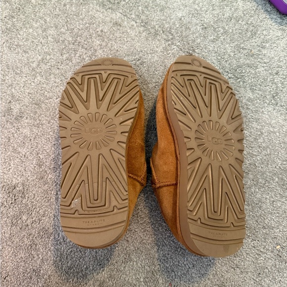 UGG Classic Slippers - Picture 3 of 8